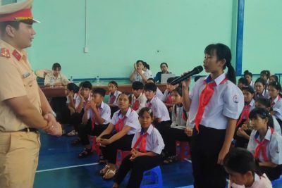 TRƯỜNG PTDTNT THCS BA TƠ TỔ CHỨC TUYÊN TRUYỀN PHÁP LUẬT VỀ TRẬT TỰ AN TOÀN GIAO THÔNG NĂM HỌC 2025-2026